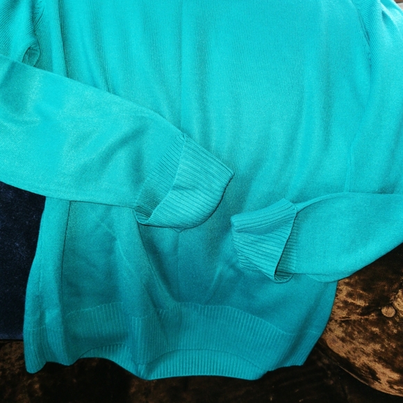 Lovely light sweater - Picture 4 of 4